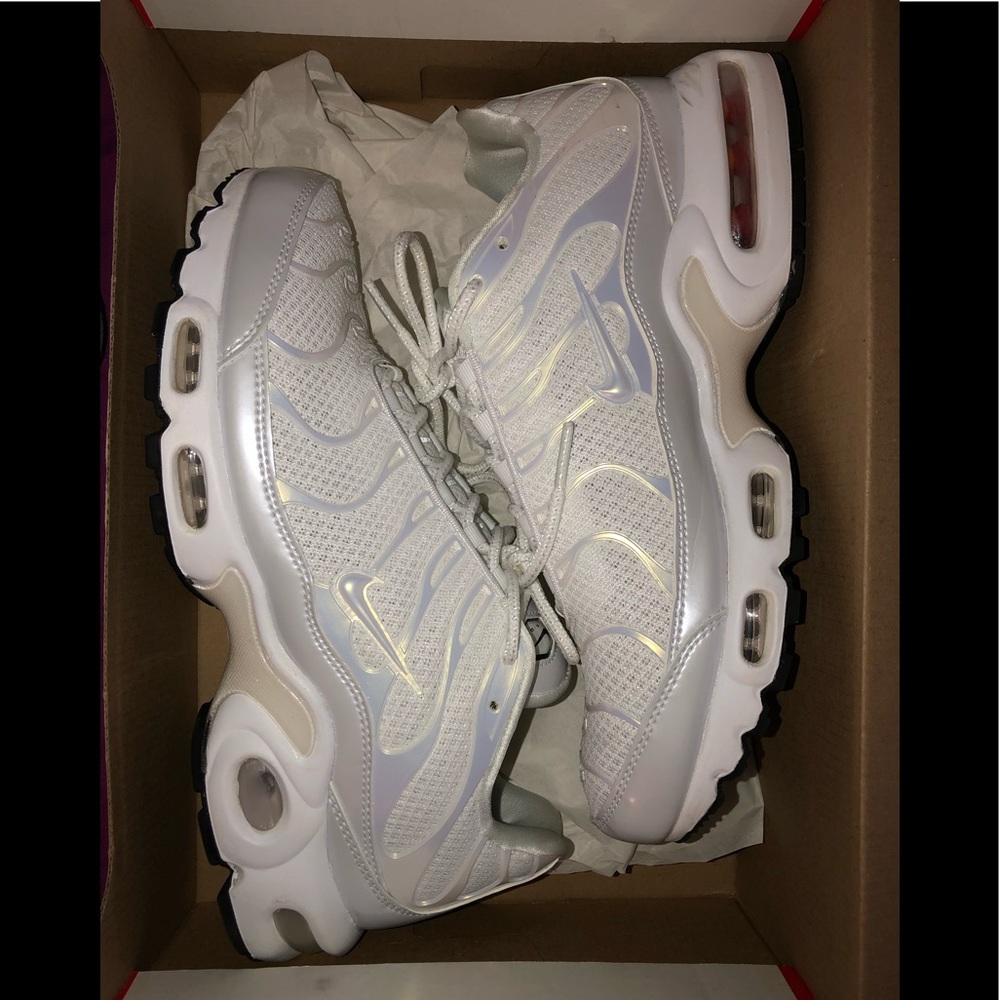 White Nike Air Max Plus TN